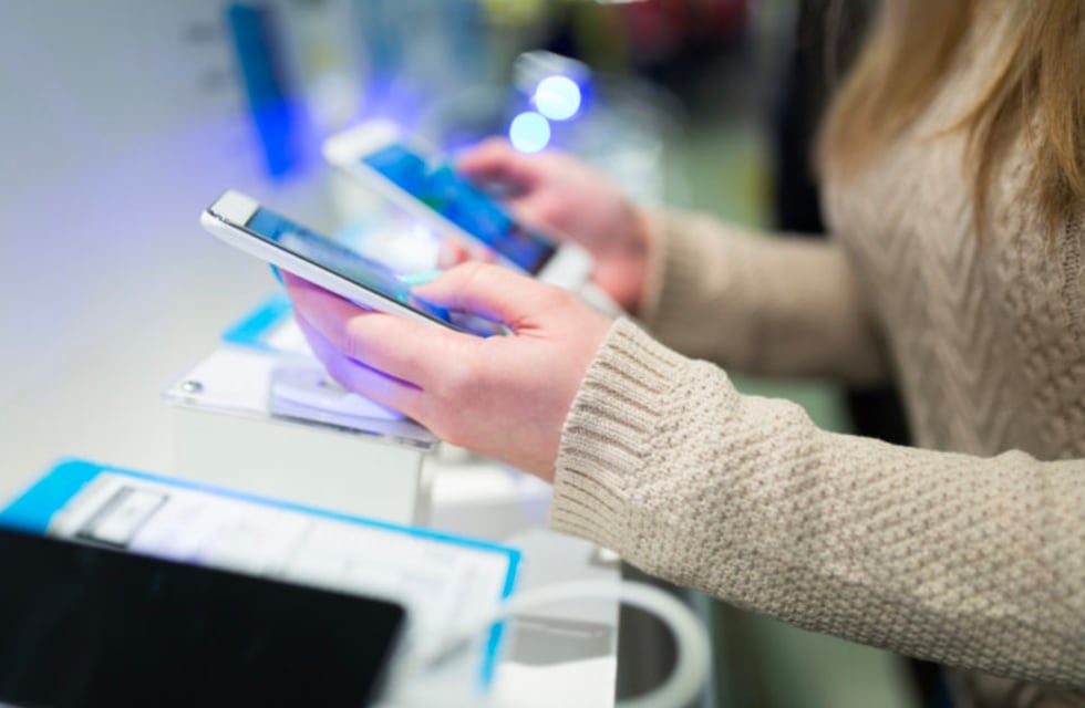 Por este motivo deberías evitar ver videos para adultos desde tu celular