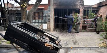 Una familia perdió todo al incendiarse la panadería que tenían en su casa de barrio Yofre Norte, ciudad de Córdoba.