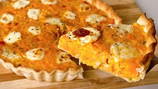 Como hacer una tarta de calabaza con cebolla caramelizada con pocos ingredientes y de forma rápida
