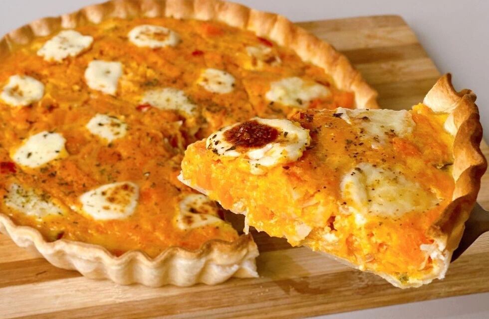 Cómo hacer una tarta de calabaza y cebolla caramelizada con pocos ingredientes y de forma rápida