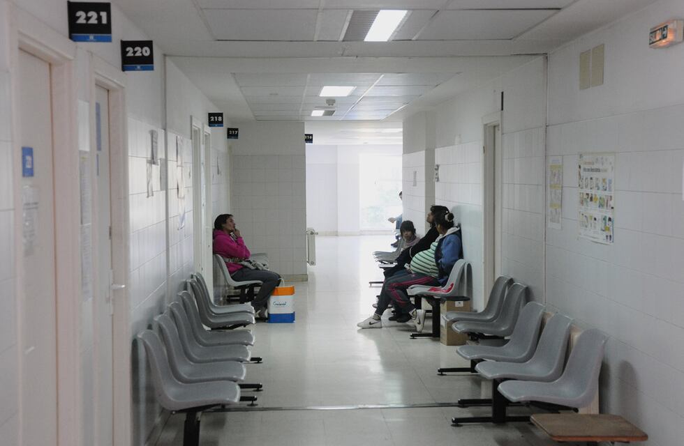 Un nene fue a dos hospitales de La Plata por una supuesta gastroenteritis, pero murió a las horas