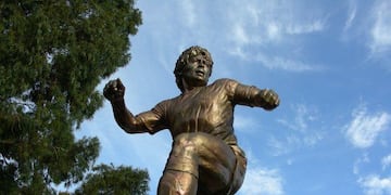 Estatua de Diego Maradona