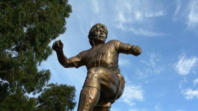 Estatua de Diego Maradona