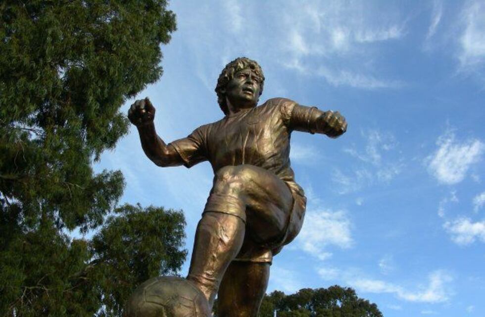 Construirán en Rosario una estatua de Diego Maradona