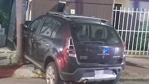 Manejaba alcoholizado y chocó dos casas. (Foto: Policía)