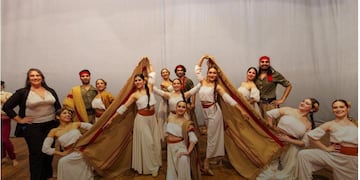 Su primer decano fue Carlos María Navarro.