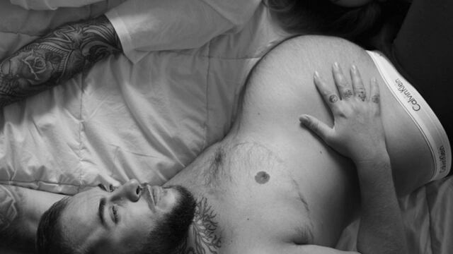 Calvin Klein lanzó una campaña con un modelo trans embarazado de protagonista.