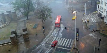 La lluvia incesante del viernes en Córdoba, se mantendrá este sábado.
