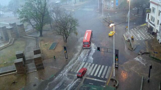 La lluvia incesante del viernes en Córdoba, se mantendrá este sábado.