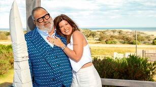 El conductor anunció su compromiso con la abogada.