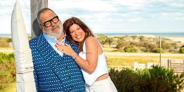 El conductor anunció su compromiso con la abogada.