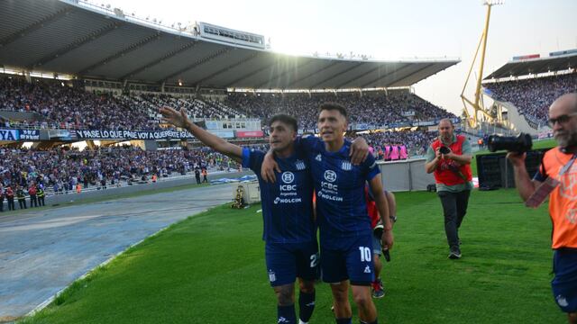 El festejo de Cristian Tarragona en el 2-0 de Talleres sobre Racing en el Kempes por la Liga Profesional. (Javier Ferreyra / La Voz)