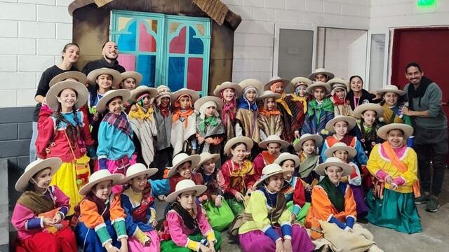 Bailarines de Arroyito en el certamen de danzas Güemes 2024