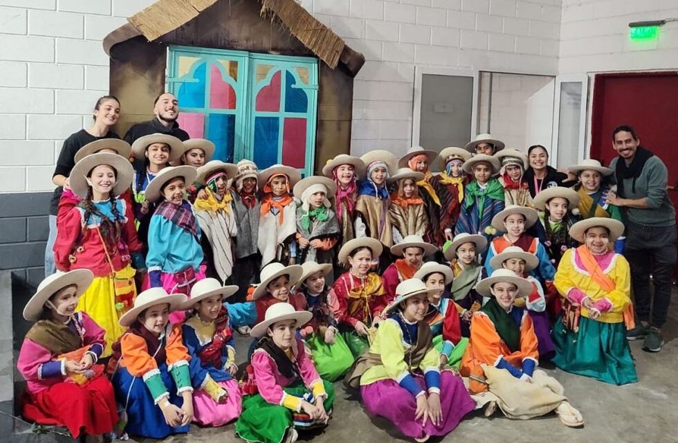 Grandes logros para los bailarines de Arroyito en el certamen de danzas Güemes 2024