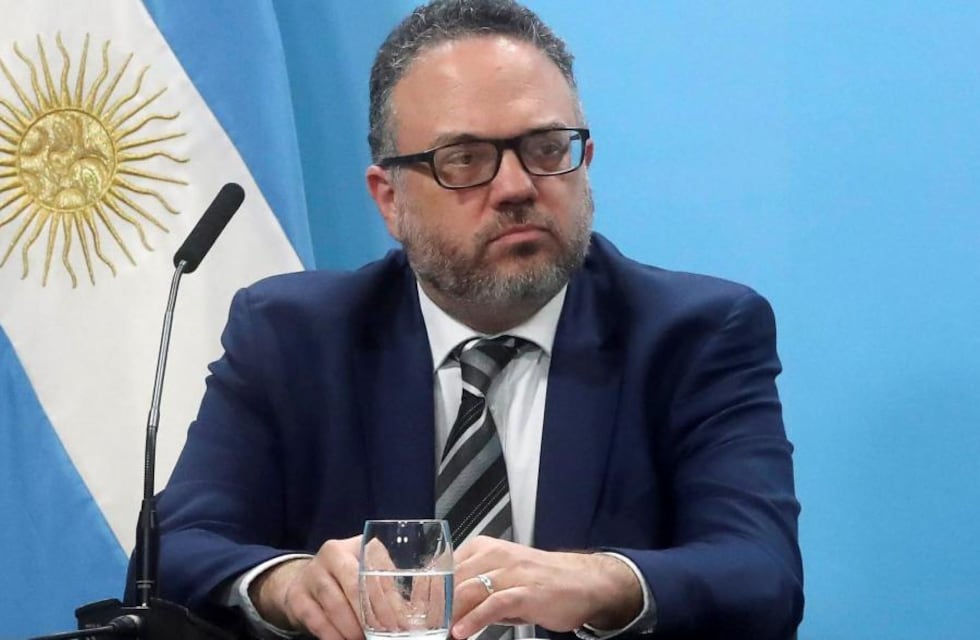 El  Ministro Matías Kulfas está en desacuerdo con la prohibición de cría de salmones en el Canal Beagle
