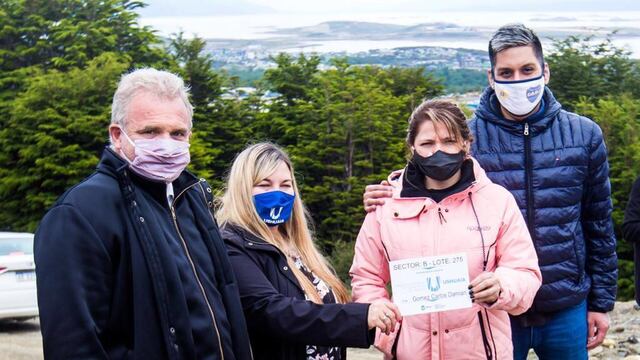 La Municipalidad de Ushuaia entregó 20 lotes en la urbanización General San Martín.