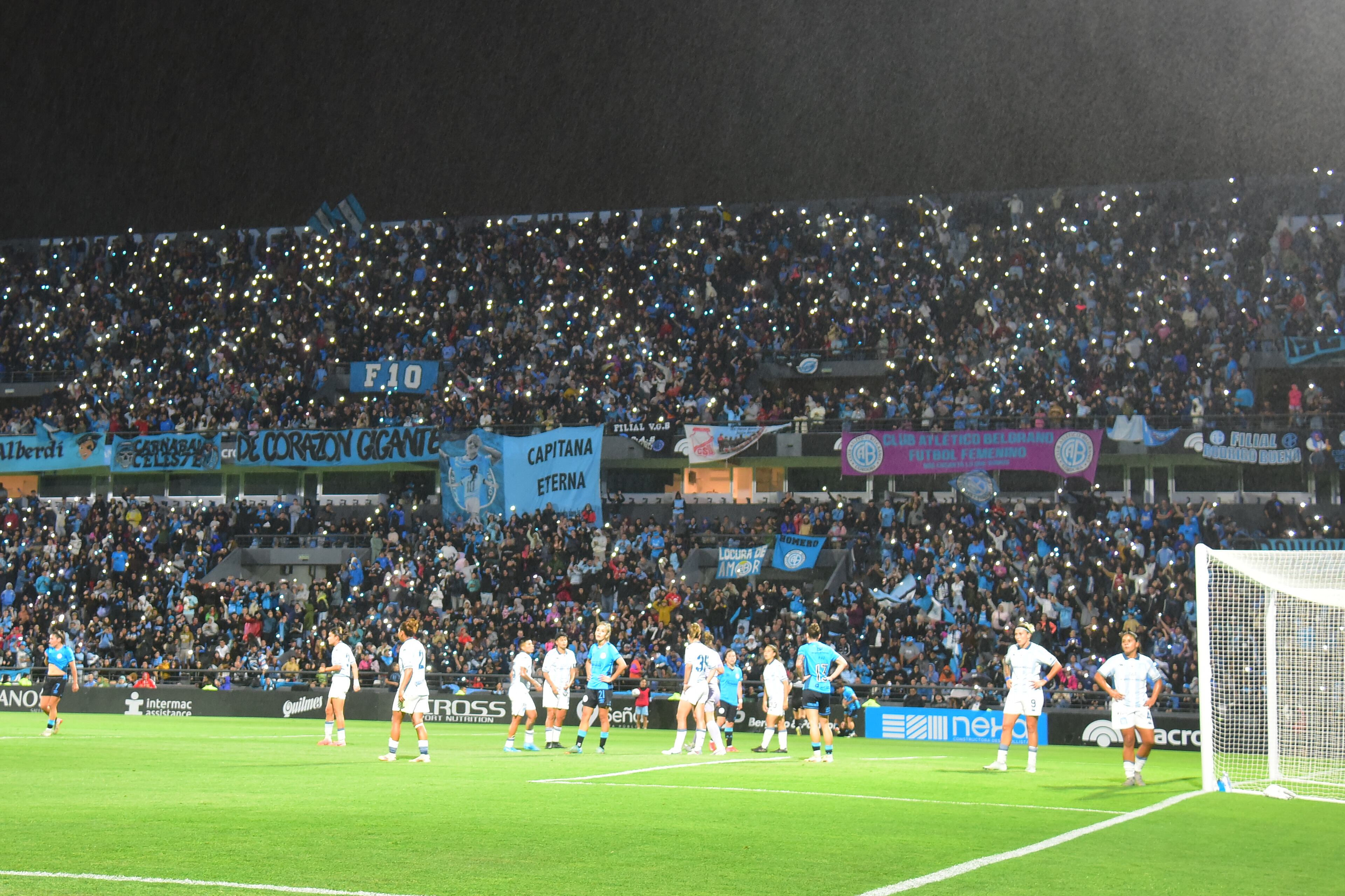 Belgrano venció 2-0 a Racing en Alberdi y se consagró campeón de AFA en Primera División. (Ramiro Pereyra / La Voz)