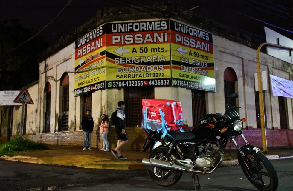 Manifestación de repartidores en repudio al hecho de violencia que sufrió un delivery en Posadas
