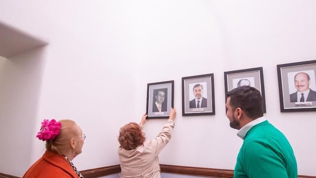 El intendente Walter Vuoto colocó el cuadro de Miguel Ángel Torelli, en la intendencia