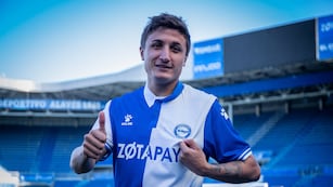 Nahuel Tenaglia, defensor de 25 años, obtuvo el ascenso con el Alavés de España. A préstamo de Talleres (Prensa Alavés).