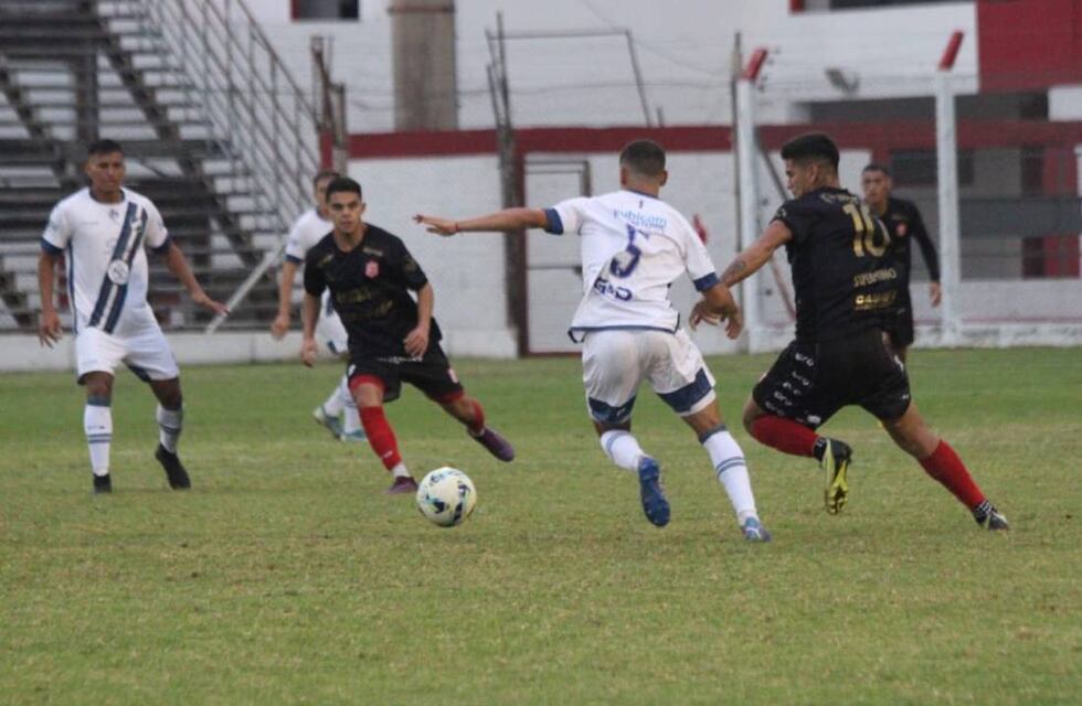 El 9 perdió con Juventud Antoniana y se hundió en el fondo