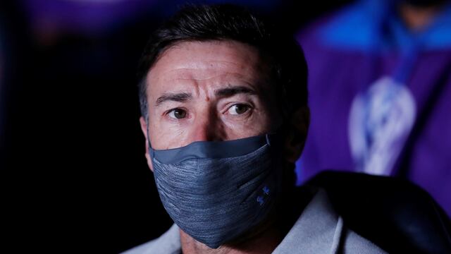 El entrenador de Rosario Central dio positivo de coronavirus.