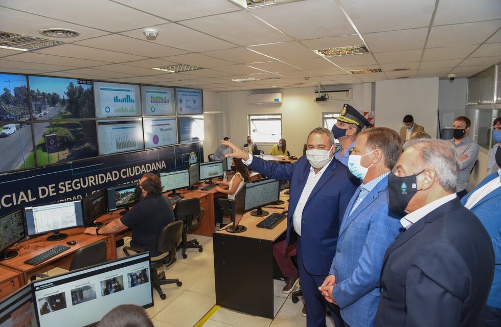 Suarez compartió en sus redes su visita al Observatorio Provincial de Seguridad