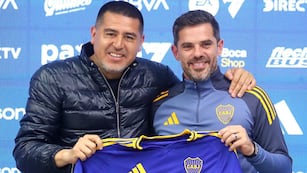 Riquelme presentó a Gago como DT de Boca.