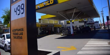 En algunas estaciones de servicio de la ciudad de Córdoba bajo el GNC a $499. (Pedro Castillo/ La Voz)