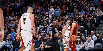 Campazzo y Rubio, casi se van a las trompadas en el duelo que Caveliers le ganó a los Nets. /Gentileza