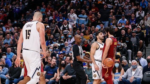 Campazzo y Rubio, casi se van a las trompadas en el duelo que Caveliers le ganó a los Nets. /Gentileza