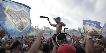 Hinchas de Boca coparon la playa de Copacabana. Foto: EFE