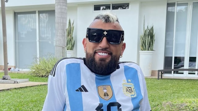 Arturo Vidal celebró el titulo de Argentina con la camiseta de la selección (Instagram)