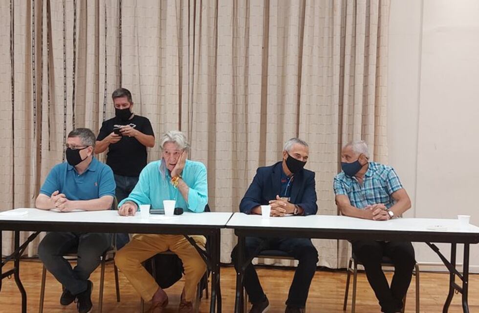 Armando Pérez busca otro DT; se desactivó el plan Olave-Teté González