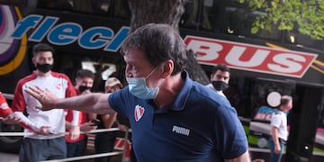 Julio César Falcioni superó el coronavirus.