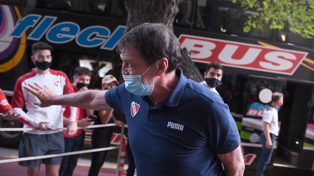 Julio César Falcioni superó el coronavirus.