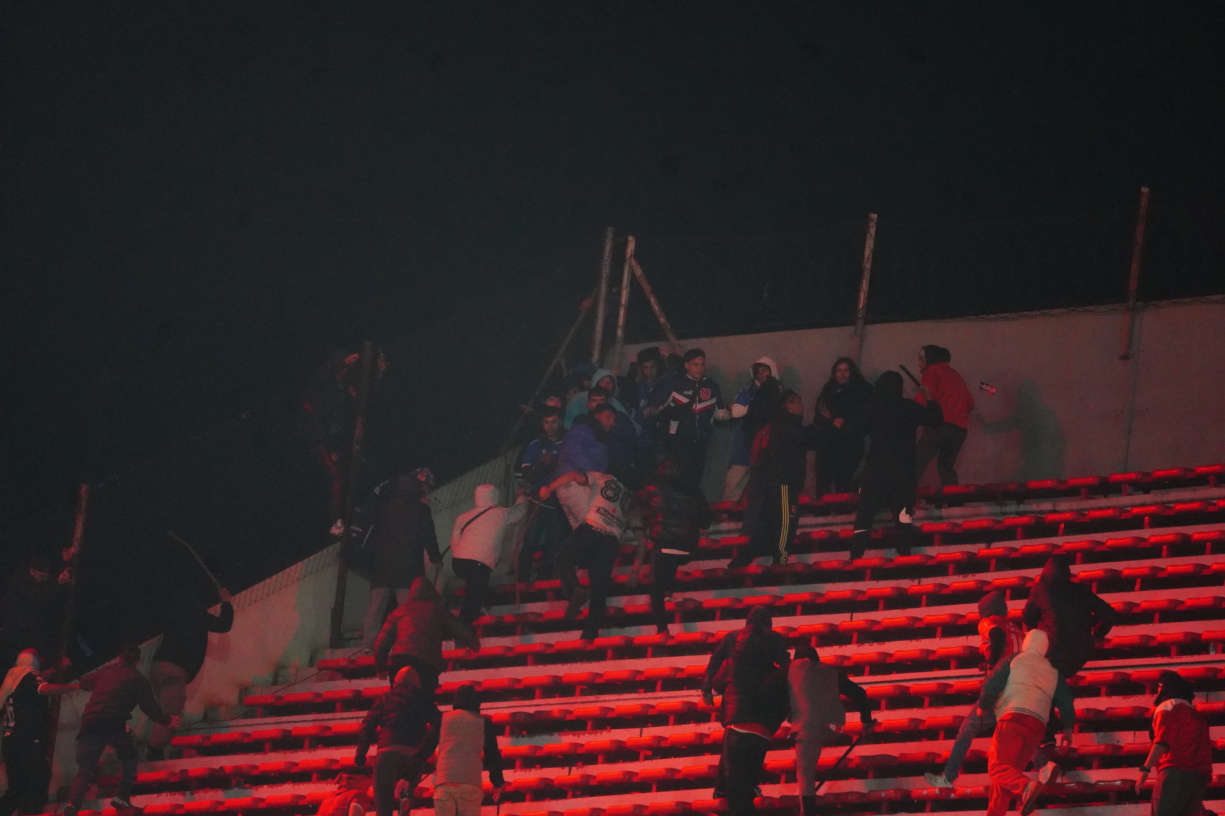 Avellaneda. Incidentes en Independiente - U. de Chile. (Clarin)