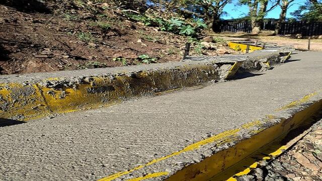 Arreglos de calzada en la calle La Pampa de Eldorado