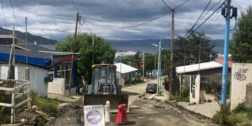 Avanzan los trabajos de pavimentación y bacheo en distintas arterias del Barrio Los Morros.