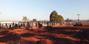 Clausuran una calle del Parque Industrial con el objetivo de realizar una ampliación del cementerio local.