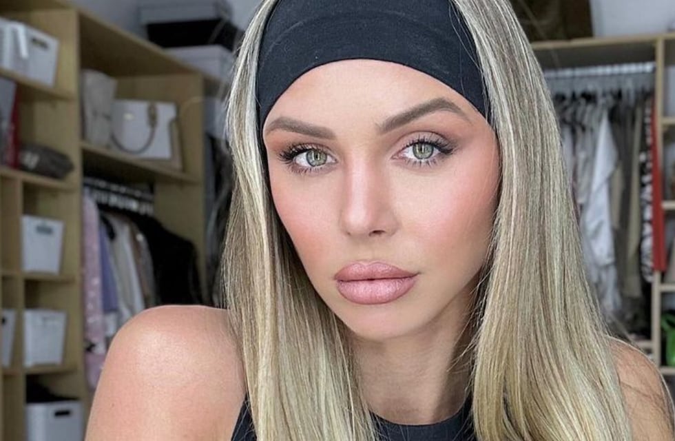 Top negro y pantalón cargo: el look de Romina Malaspina que enamoró a los amantes de los autos