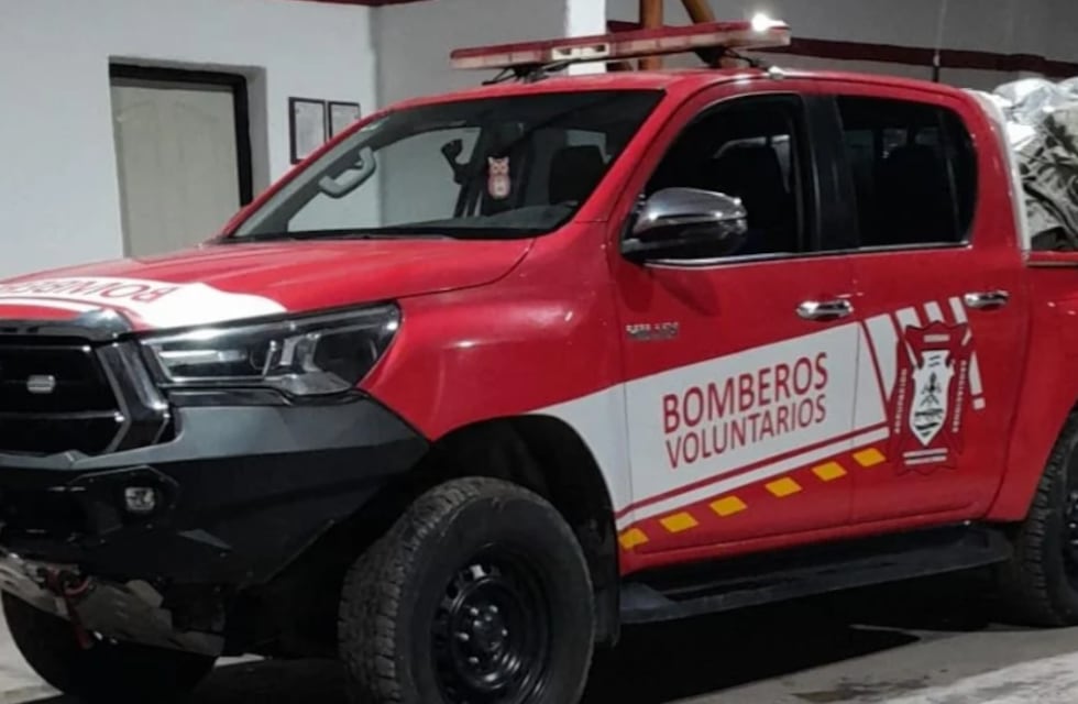 Doce camionetas de la Agrupación de Bomberos Serrana de Córdoba llevan donaciones a Bahía Blanca