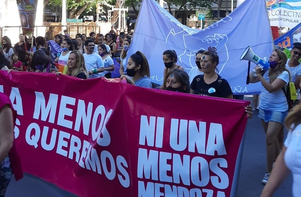 Miles de mendocinas marcharon en repudio a la violencia contra la mujer