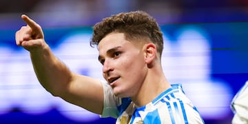 Julián Álvarez está enfocado en los Juegos Olímpicos, pero su futuro parece más cerca de España que Inglaterra.