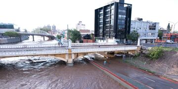 La creciente del Río Suquía tras las lluvias de este miércoles. (Imagen ilustrativa/Archivo)