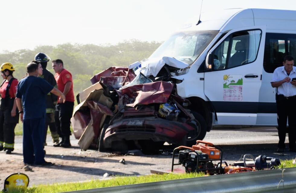 Impactante choque en la autopista Rosario - Santa Fe: un fallecido y demoras en el tránsito