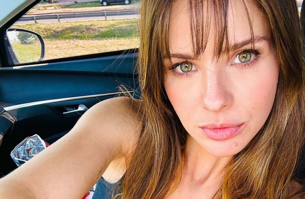 Desde Qatar, la China Suárez cautivó en primer plano, despeinada y con una bikini animal print