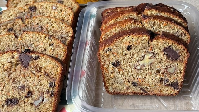 La receta de budín de banana y zanahoria.