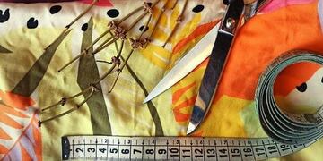 Estudiantes fabrican ropa sustentable e inclusiva