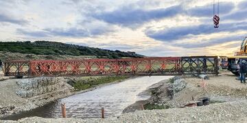 Vialidad concretó el montaje del nuevo puente sobre el Río Ladrillero